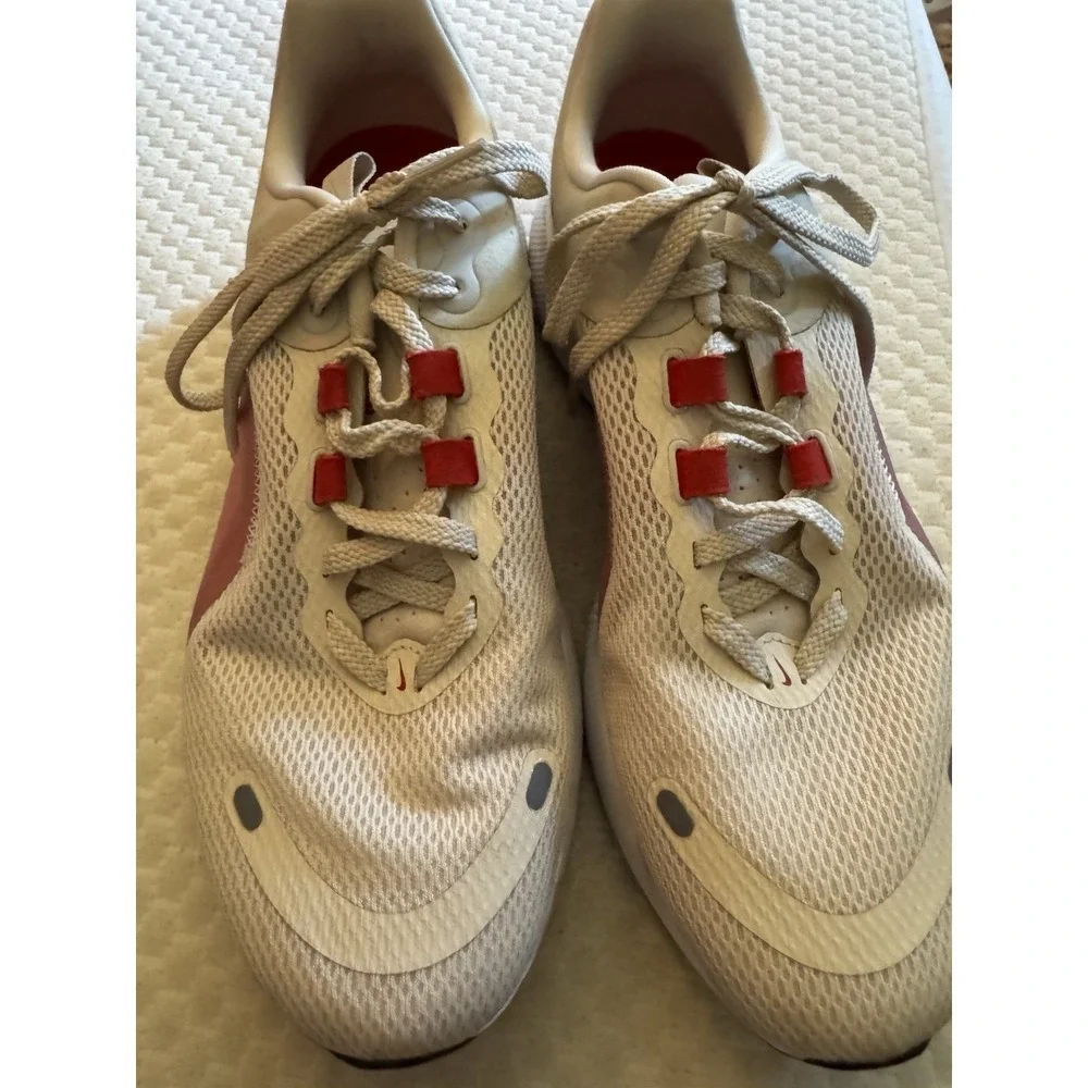 NWOB Women's Size 10 Nike React Escape RN 2 Running Shoe LT Orewood SB18